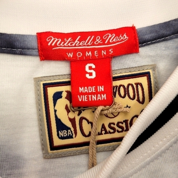 90's  Women's Tie-Dye Cropped T-Shirt - Vancouver Grizzlies (Small) - Picture 4 of 5